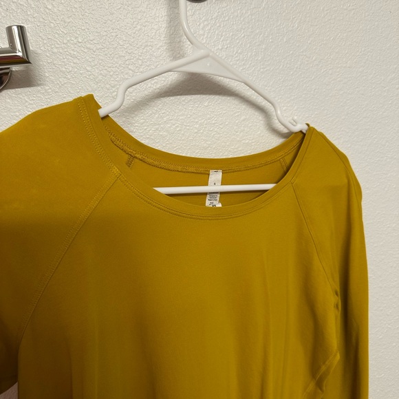 Lululemon long sleeve top - Picture 4 of 6